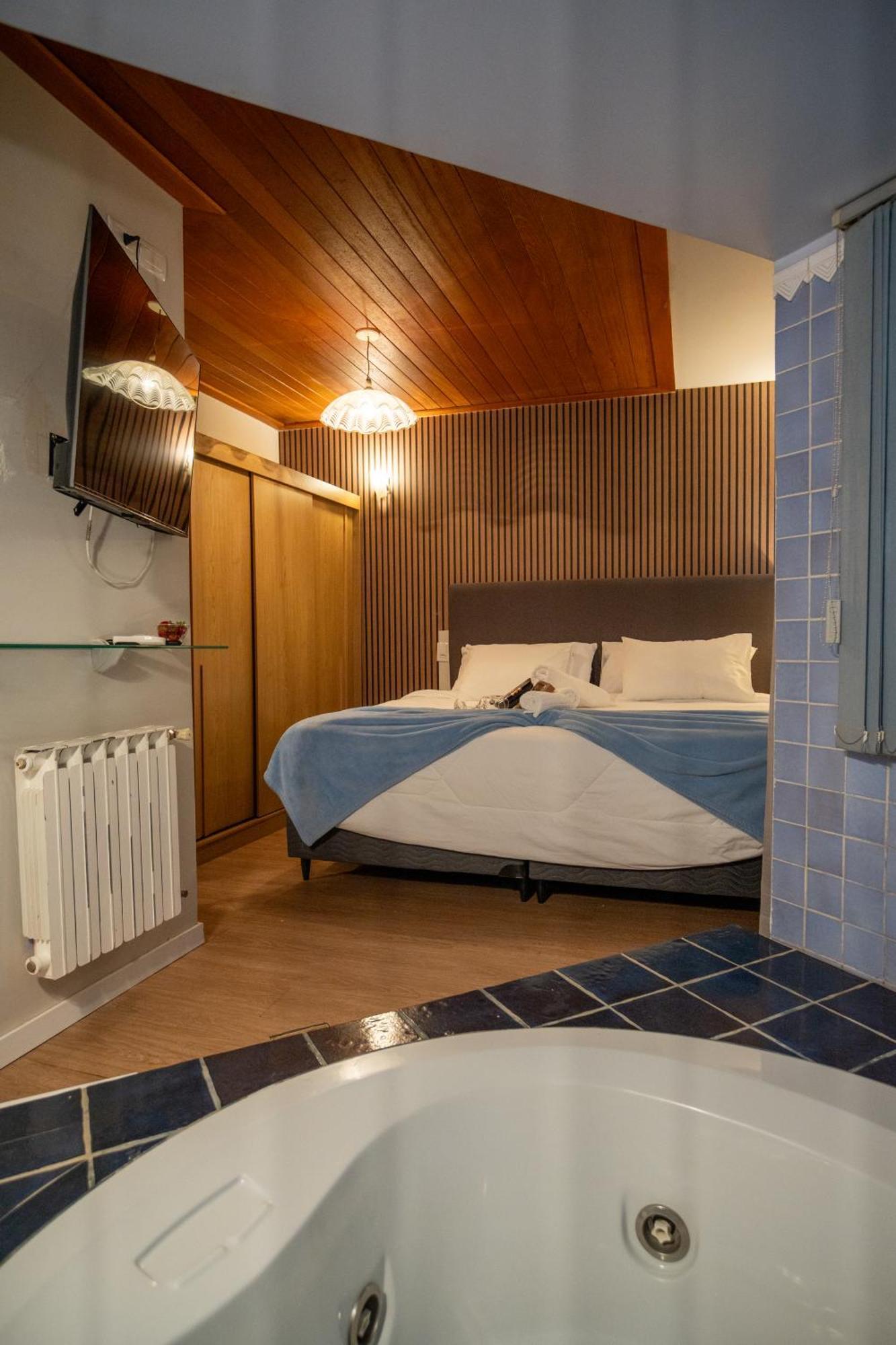 Suite Spa Bath,1743733743:JPEG